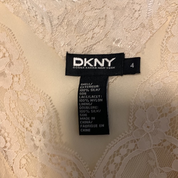 DKNY silk top. Size 4 - Picture 3 of 4